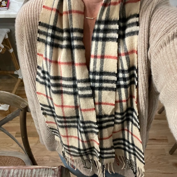Burberry Cashmere scarf - Picture 4 of 7